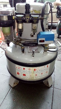 Foto 1 - Compressor Odontologico