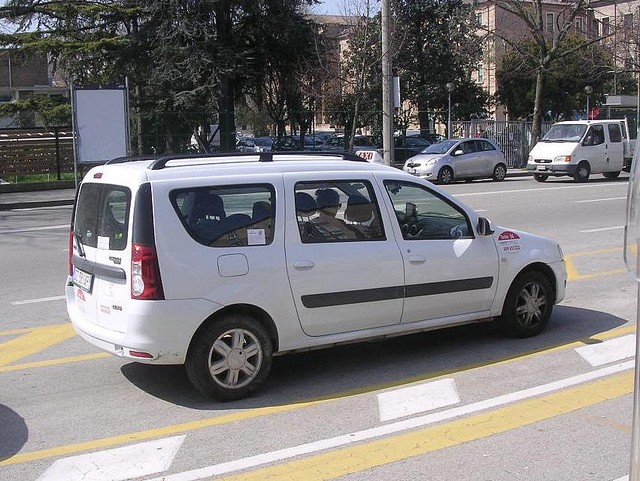 Foto 1 - Vende-se uma licencia de taxi em lisboa